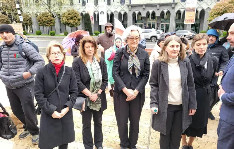 ნორდიკული და ბალტიისპირეთის ქვეყნების ელჩებმა 9 აპრილს დაღუპულთა ხსოვნას პატივი მიაგეს