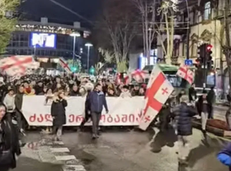 ფილარმონიიდან პარლამენტისკენ სახელწოდებით - "წინააღმდეგობის 500 დღე“, საპროტესტო მარში გაიმართა