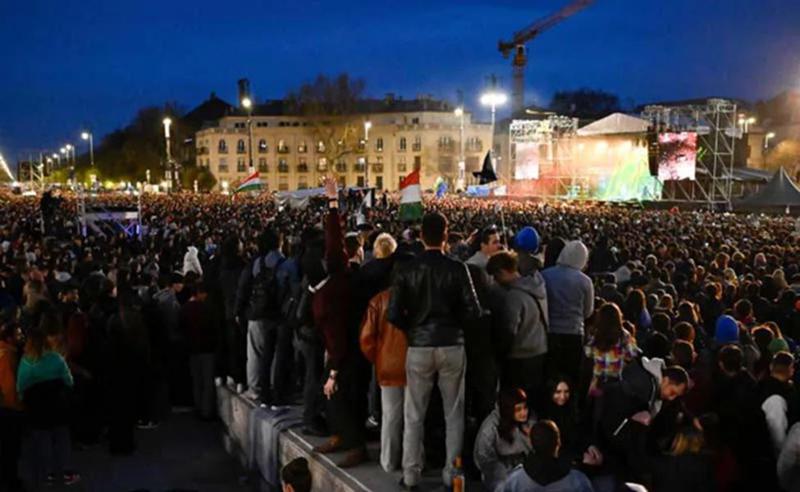 ორბანის საწინააღმდეგო აქცია ბუდაპეშტში - მედიის ცნობით, 100 ათასზე მეტი ადამიანი შეიკრიბა