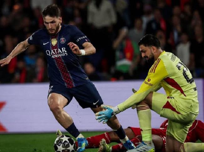 თავსხმა "ენფილდზე", ტრავმები და ნულოვანი ფრე პირველი ტაიმის შემდეგ - ხვიჩა სრულად აკონტროლებდა მარცხენა ფლანგს, გიორგის შეცდომა არ დაუშვია