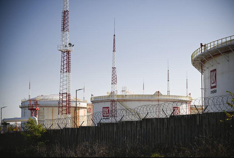 აშშ-მა რუსული ნავთობის წინააღმდეგ დაწესებული სანქციების მოქმედება აღადგინა