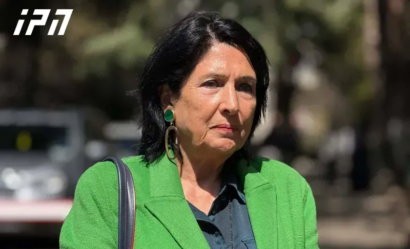 სააპელაციო სასამართლოში, სადაც ანდრო ჭიჭინაძის, ონისე ცხადაძისა და კიდევ 9 პირის საქმეზე შესაძლოა, განაჩენი გამოცხადდეს, სალომე ზურაბიშვილი მივიდა