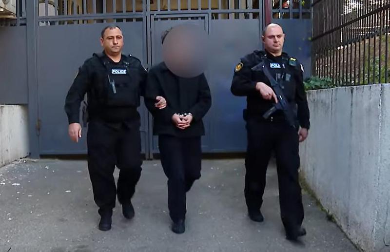 “მეგობარ ქალს რამდენჯერმე ფიზიკური შეურაცხყოფა მიაყენა და სიცოცხლის მოსპობით დაემუქრა“ - პოლიციამ ძალადობისა და მუქარის ბრალდებით 1 პირი დააკავა