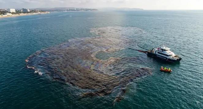 ნავთობის დიდი ლაქა შავ ზღვაში: ემუქრება თუ არა საფრთხე ჩვენს სანაპიროებს - "აფხაზეთამდე რომ მივა ჩაღვრილი ნავთობი, ეს ცალსახაა..."