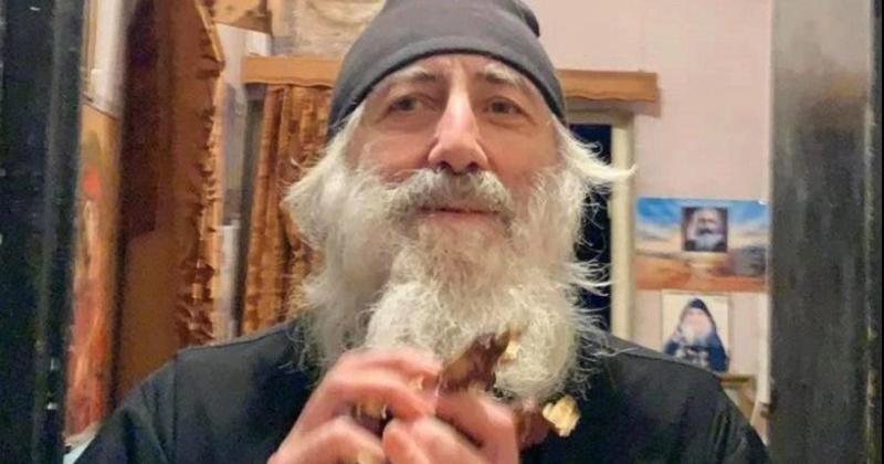 ბერი ნიკოლოზის მრევლი ითხოვს,  გარდაცვლილი სვეტიცხოველში,  ან სამთავროს მონასტრის ეზოში დაკრძალონ