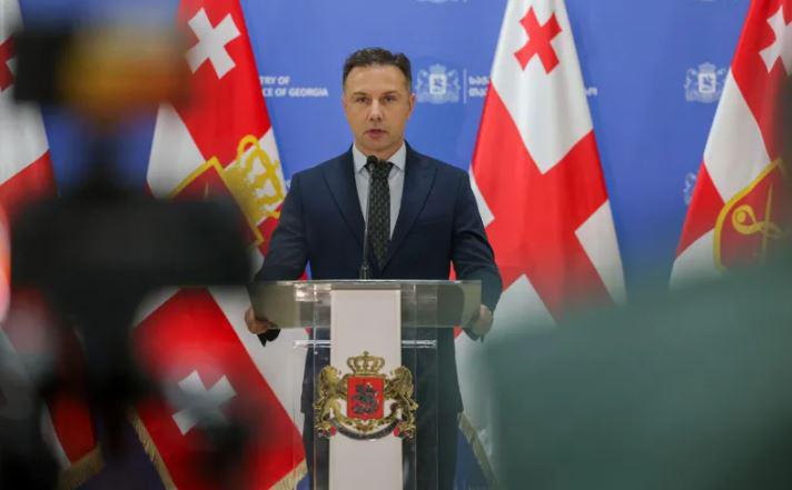 დაკავებულია პირი, რომელიც ყალბი სამედიცინო დოკუმენტების გამოყენებით, სამხედრო სამსახურისგან თავის არიდებაში 30-ზე მეტ პირს დაეხმარა და თაღლითურად დაეუფლა 100 000 ლარზე მეტ თანხას