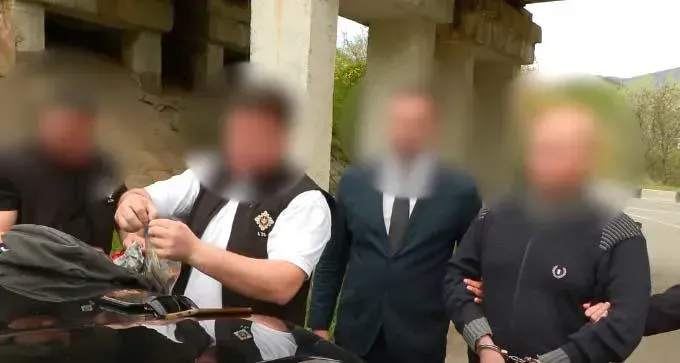 უცხო ქვეყნის სასარგებლოდ ჯაშუშობისთვის საქართველოს ერთი მოქალაქე დააკავეს, ორ პირს კი ბრალდება დაუსწრებლად წარედგინება - რა  ინფორმაციას აგროვებდნენ ისინი? სუს-ის განცხადება