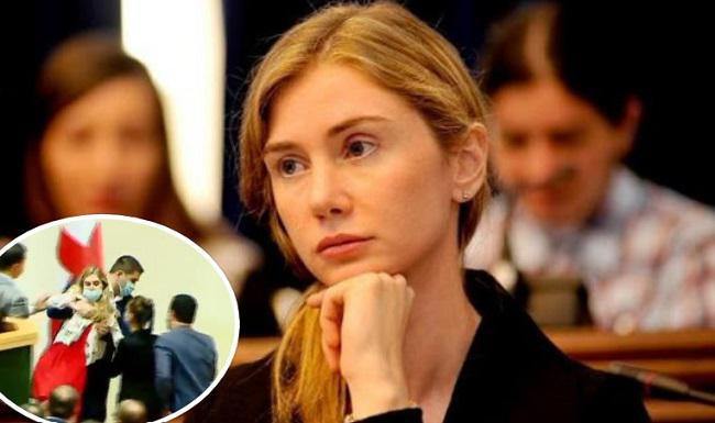 “ამ პაპუაშვილს მუდმივად ჩახუტებით დახრჩობა რომ ელანდება, მის ქცევებშიც გამოხატული იყო - ალბათ ყველას ახსოვს, როგორ მოიქცა ჩემთან მიმართებით, როდესაც სწორედ ამ მოძრაობით, საკანონმდებლო ორგანოში იძალადა ქალზე“ - თინა ბოკუჩავა