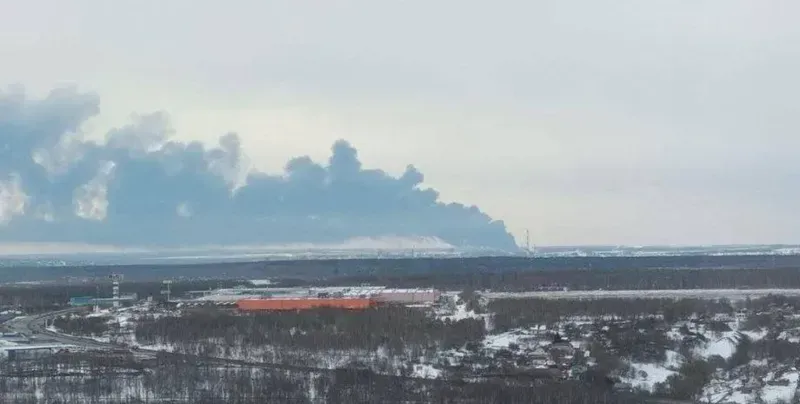 საჰაერო შეტევა რუსეთის ნავთობგადამამუშავებელ ქარხნებზე - რა დეტალები ხდება ცნობილი