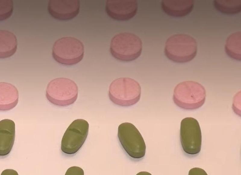 წებოვანი ლენტით სხეულზე ჰქონდა მიმაგრებული 169 აბი - როგორ ცდილობდა 39 წლის მამაკაცი ქუთაისის აეროპორტის გავლით ნარკოტიკის შემოტანას?