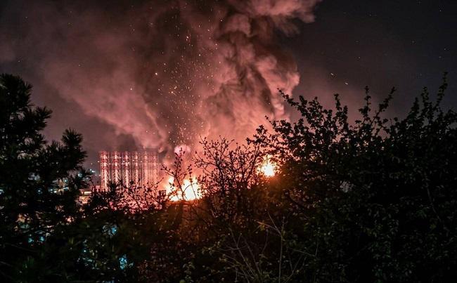 ცეცხლის ალში გახვეული რუსეთის რეგიონი - უკრაინამ ტუაფსეს ნავთობგადამამუშავებელ ქარხანაზე მიიტანა იერიში: ხანძარს ამ დრომდე ებრძვიან (ფოტო)