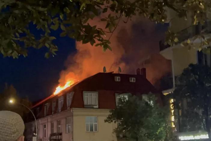 ბათუმში, საცხოვრებელ სახლში ხანძარია - რა ხდება ამ წუთებში ადგილზე