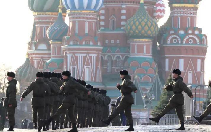 უკრაინაში შეჭრის შემდეგ პირველად,  9 მაისის აღლუმი მოსკოვში, წითელ მოედანზე, სამხედრო ტექნიკის გარეშე გაიმართება