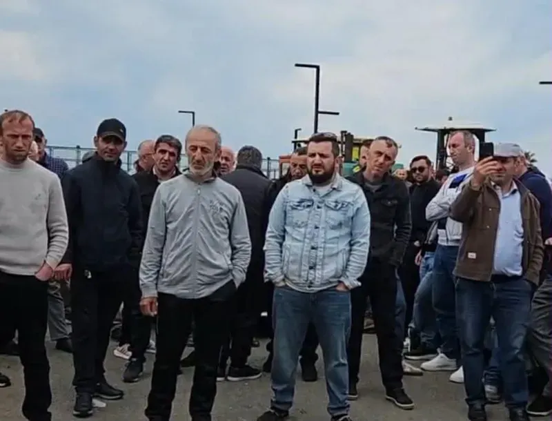 ბათუმში ტაქსის მძღოლებმა საპროტესტო აქცია-მსვლელობა გამართეს
