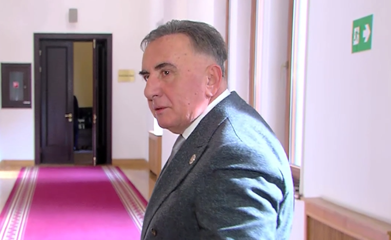 ბინები, მათ შორის კიევში, აგარაკები, მიწის ნაკვეთები, ფერწერული ტილოები, მოოქროვილი იარაღი - რა ქონებას ფლობენ დეპუტატი ბეჟან წაქაძე და მისი მეუღლე?