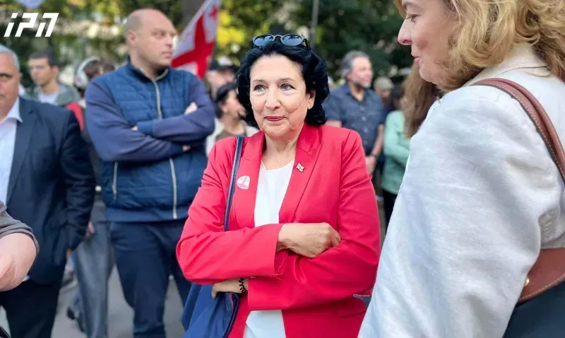 “ახლად ჩამოსული დიპლომატები ხედავენ, თუ როგორ ექცევა ხელისუფლება მათ, ვინც პროტესტი გამოხატა, რის გამოც ცდილობენ, მოერგონ სიტუაციას და ფრთხილად იმოქმედონ“ - სალომე ზურაბიშვილი