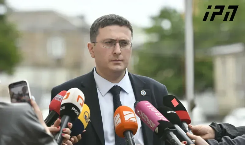 "პოლიციელებმა გადამოწმების მიზნით შეაჩერეს, სიტყვიერი დაპირისპირება ფიზიკურში გადაიზარდა, სწორედ ამით გადაამეტეს მათ თანამდებობრივ უფლებამოსილებას" - პროკურორი