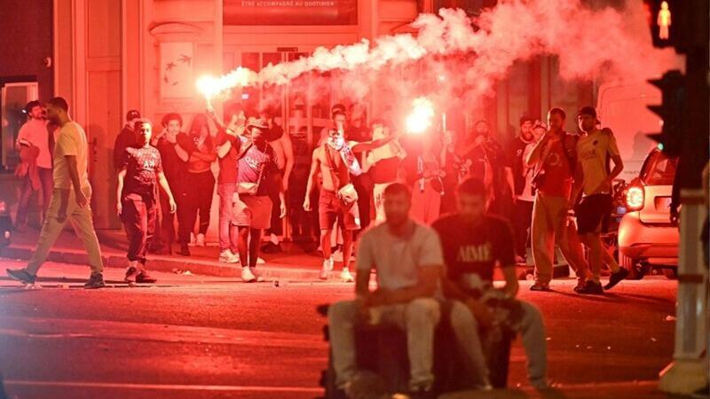 შეტაკებები გულშემატკივრებსა და პოლიციას შორის, არეულობა და 400-ზე მეტი დაკავებული - რა ხდებოდა საფრანგეთში პსჟ-ს ჩემპიონობის შემდეგ (ფოტოები)