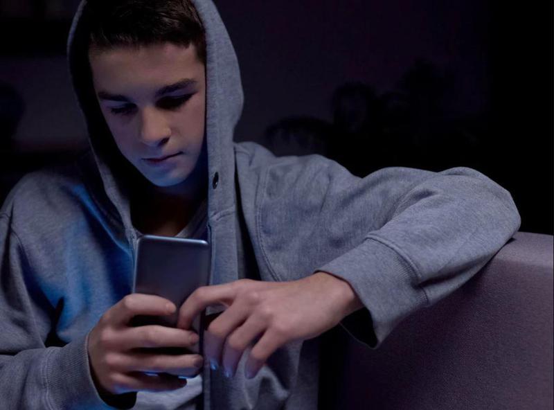 ბრიტანეთის ულტიმატუმი Apple-სა და Google-ს - ტექნოგიგანტებს მოზარდების ტელეფონებში “შიშველი კადრების“ ბლოკირებას სთხოვს: რა ბედი ელის მილიონობით მომხმარებელს?