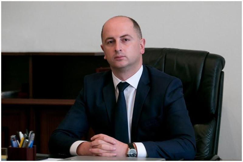 "საქართველოს რკინიგზის“ საქმეზე ბრალდებულებს აღკვეთის ღონისძიების სახით პატიმრობა შეეფარდათ - დავით ფერაძეს და კიდევ ერთ პირს დაუსწრებლად