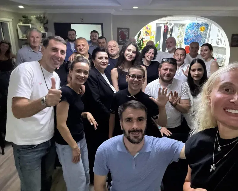 "ნანუკა ჩემი თხოვნით უკვე ხვდება პარტიულ ორგანიზაციებს, ეს არის ვეტერანების და ახალი თაობის ნამდვილი თანავარსკვლავედი" - მიხეილ სააკაშვილი