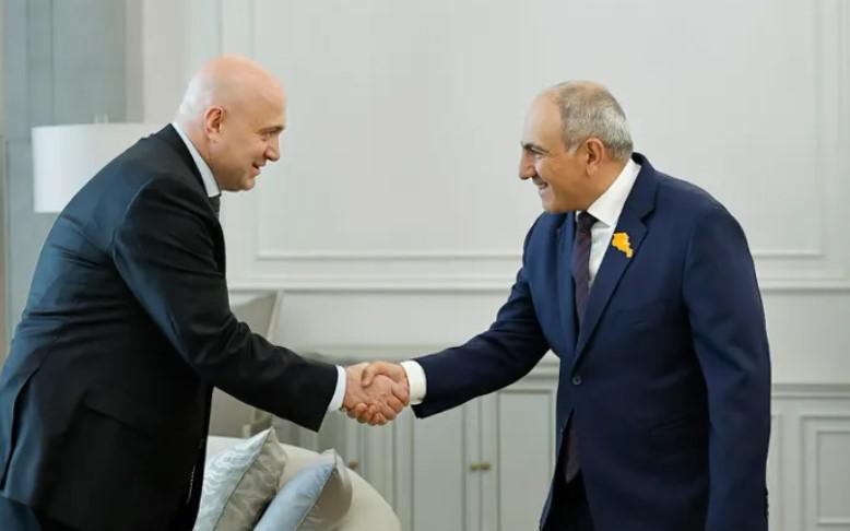 შს მინისტრი ნიკოლ ფაშინიანს შეხვდა
