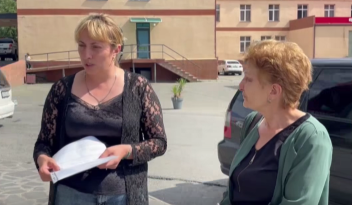 "ექიმი ტირილით გამოვიდა და გვითხრა, იძულებული ვარ, ბავშვს ფეხი მოვკვეთოო... თრომბი განუვითარდა თურმე და ვერ გაიგეს" - 10 წლის ბიჭის ოჯახი "გორმედს" უჩივის