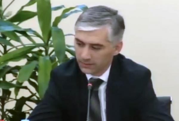 იოსებ სიგუამ, რომელსაც მისი მეუღლე ფიზიკურ ძალადობასა და მუქარაში ადანაშაულებს, თანამდებობა დატოვა