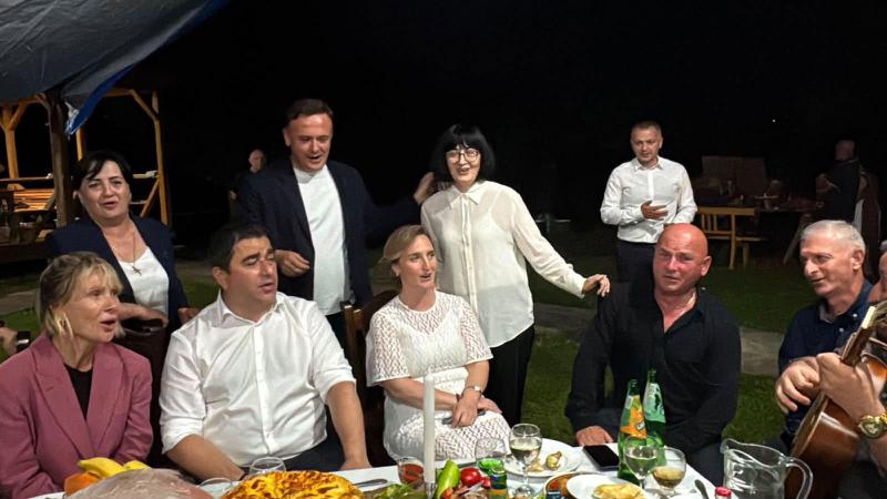 "მადლობა თბილი და დაუვიწყარი საღამოს ჩუქებისთვის წალენჯიხაში..." - ირაკლი ზარქუას, შალვა პაპუაშვილისა და სხვების მიერ შესრულებული მეგრული სიმღერა (ვიდეო)
