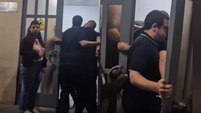 "ხელი გაუშვით! პოლიცია აკავებს ერთ-ერთ მოწმეს ძალის გამოყენებით" - თელავში მომხდარი ინციდენტის საქმეზე, სავარაუდოდ, მომღერალი ალექსანდრე მრელაშვილი დააკავეს (ვიდეო)