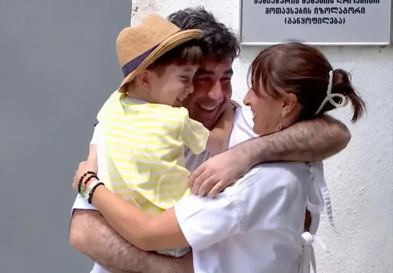 ჟურნალისტმა ვახო სანაიამ დროებითი მოთავსების იზოლატორი დატოვა
