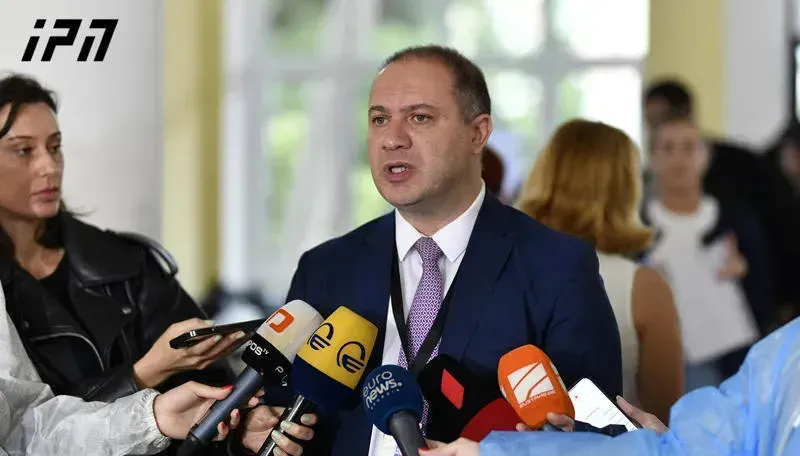 "თუ მიზანმიმართული ნაბიჯია, რომ "მე არ მინდა და არ ჩავაცმევ ჩემს შვილს ფორმას“, იწარმოებს აღმზრდელობითი კომპონენტი" - გივი მიქანაძე