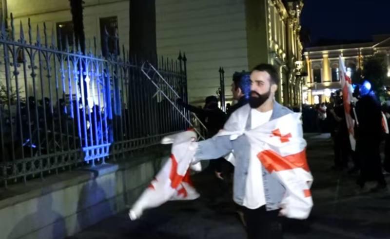 "ტვ პირველის" ინფორმაციით, 4 ოქტომბრის საქმეზე დაკავებული თორნიკე მჭედლიშვილიც თავისუფალია