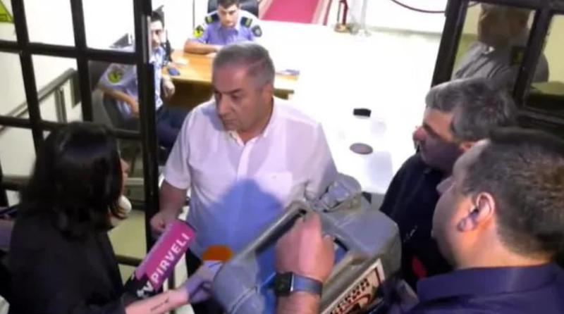ხმაური და დაპირისპირება აფხაზეთის უმაღლეს საბჭოსთან იყო: "შეჭამე აფხაზეთი, გაყიდე აფხაზეთი, გამყიდველი ხარ აფხაზეთის"