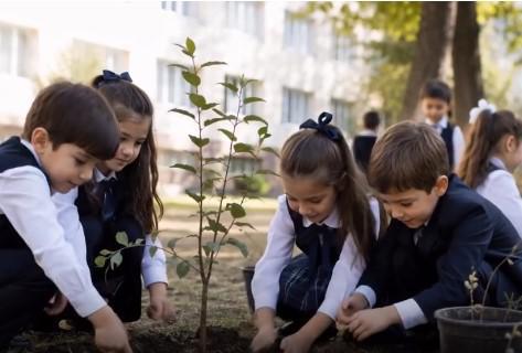 პრემიერის განკარგულებით, საქართველოს ყველა ქალაქსა თუ სოფელში, 40 000-ზე მეტი პირველკლასელი, პირველ ნერგს დარგავს