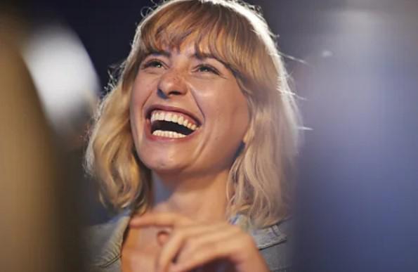 30-წამიანი ჩვევები, რომლებიც განწყობას უცბად გაგიუმჯობესებთ - მეცნიერების მიერ დადასტურებული მარტივი მეთოდები