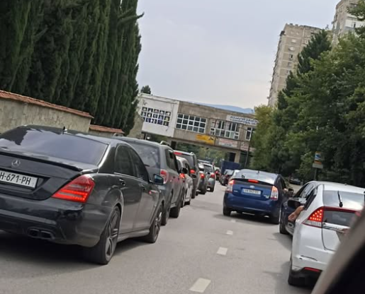 ავარია გლდანში - ერთმანეთს ავტობუსი და ავტომობილი შეეჯახა