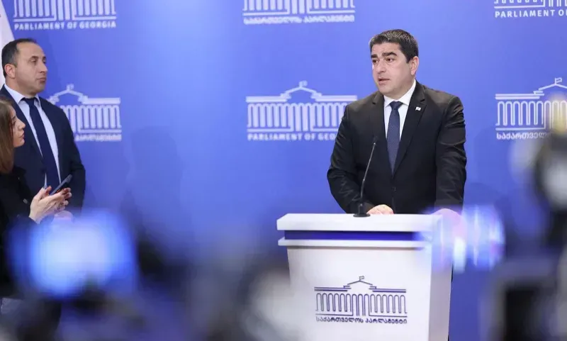"არც ბაიდენს ჩამოვკიდებივართ კალთაზე, როცა სტრატეგიული პარტნიორობა გააუქმა და ხვეწნა არ დაგვიწყია" - შალვა პაპუაშვილი