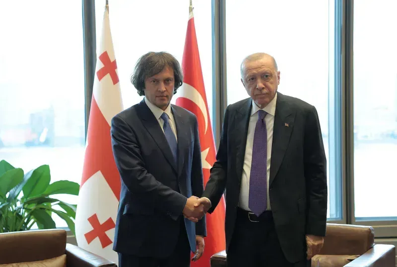 ირაკლი კობახიძე ნიუ-იორკში რეჯეფ თაიფ ერდოღანს შეხვდა - რის შესახებ ისაუბრეს მხარეებმა