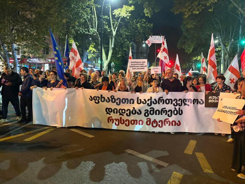 თბილისში, მარში - "აფხაზეთი საქართველოა, დიდება გმირებს" მიმდინარეობს (ვიდეო)