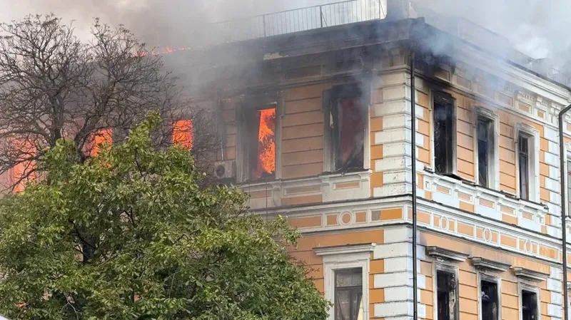 რუსებმა კიევს დაარტყეს, მეცნიერებათა ეროვნული აკადემიის შენობაში ხანძარი გაჩნდა - არის მსხვერპლი