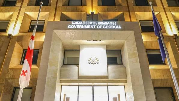 რამდენი იქნება პრეზიდენტის, პრემიერის, მინისტრების და დეპუტატების ხელფასი - ახალი წლიდან თანამდებობის პირების ანაზღაურება იზრდება
