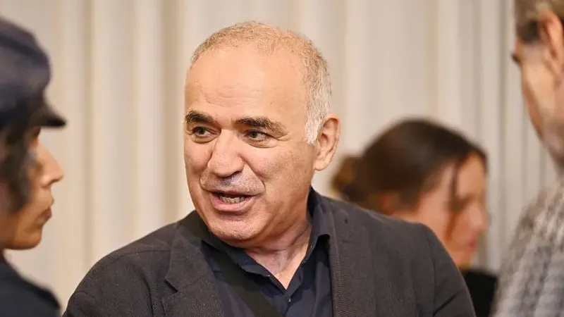 გარი კასპაროვი აცხადებს, რომ აშშ-მა და ლიეტუვამ  მკვლელობის საფრთხის შესახებ გააფრთხილეს