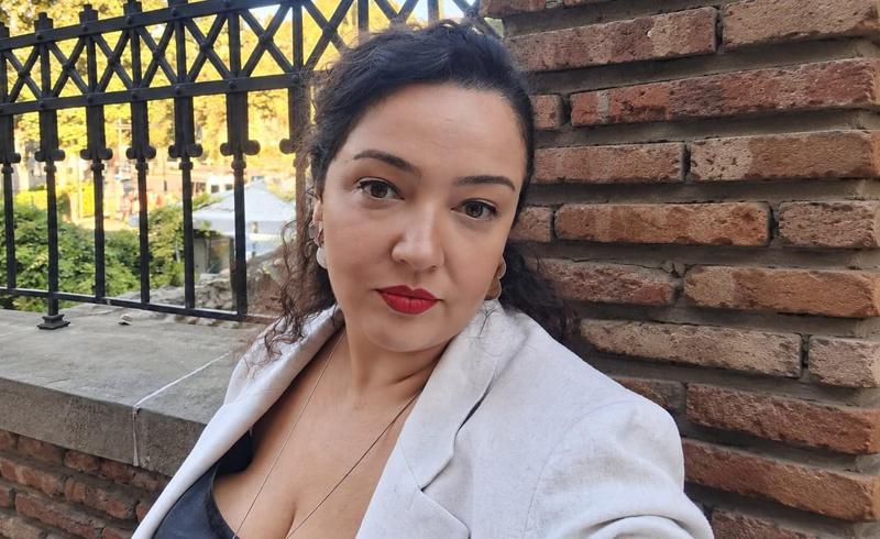 "3 თვეა, ფსიქოლოგიური ტერორის მსხვერპლი ვარ. მირეკავს, მწერს, შეურაცხმყოფელ ვიდეოებს მიგზავნის. ვბლოკავ და ახალი ნომრიდან მირეკავს“ - მსახიობი ნინო მუმლაძე დახმარებას ითხოვს