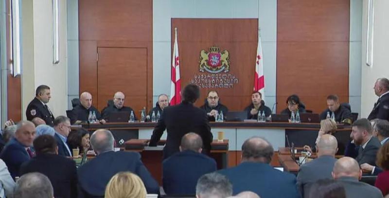 “კაფკას “პროცესს” ვადევნებთ თვალს...“ - პოლიტიკური პარტიების აკრძალვის ქრონიკა: საკონსტიტუციო სასამართლოში სარჩელის განხილვა მომდევნო კვირაშიც გაგრძელდება