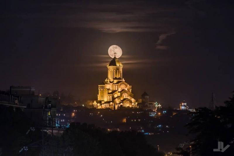 12 დეკემბერს დიდი ლოცვა ჩატარდება, პარასკევს ღამით კი სამება ღია იქნება - რას აღნიშნავენ მორწმუნეები