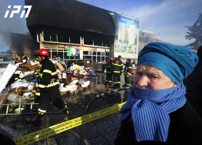 რა დარჩა "ბავშვთა სამყაროდან" - ფოტოები მასშტაბური ხანძრის ადგილიდან ცეცხლის ჩაქრობის შემდეგ