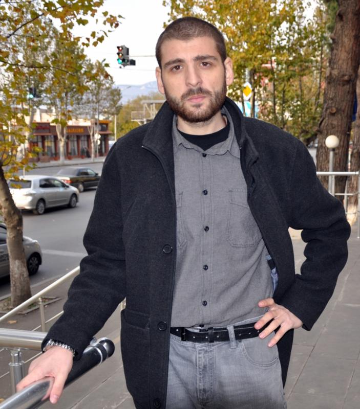 "მამა არც დაფიქრებულა, ისე გახდა ჩემი თირკმლის დონორი" - როგორ ცხოვრობს 13 ივნისის სტიქიის შემდეგ ცნობილი "უფასო ტაქსის" მძღოლი