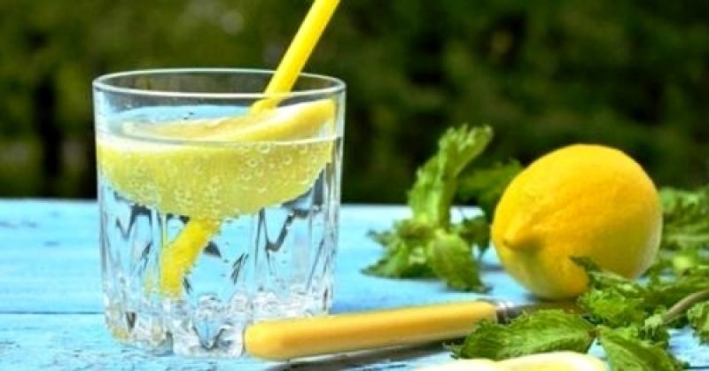 ლიმონიანი წყალი: შეცდომა, რომელსაც მილიონობით ადამიანი ყოველ დილით უშვებს