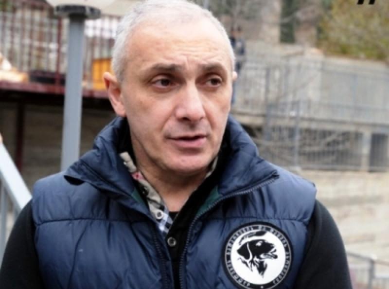 "ჩემი შვილიც იარაღით არის დაჭრილი. თუ  დამნაშავეა, დაისაჯოს, მაგრამ თუ ის ყაზახია დამნაშავე, იმანაც უნდა აგოს პასუხი" - რას ამბობს ელიზბარაშვილი ძაღლთან დაკავშირებული კონფლიქტის გამო დაკავებულ შვილზე?